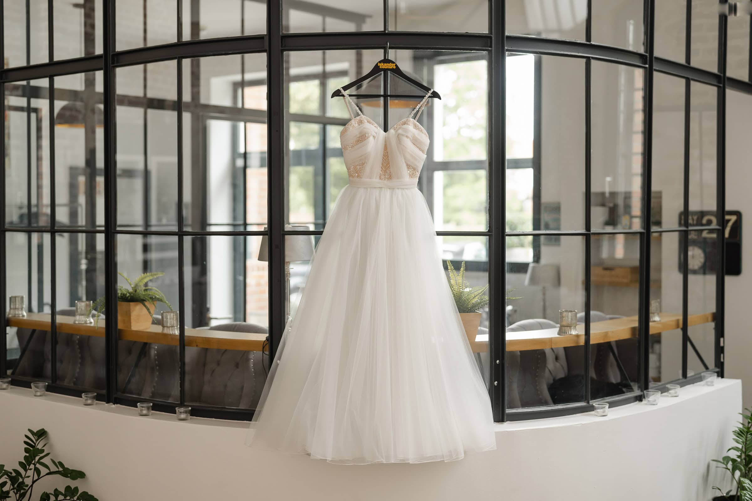 Hochzeitsreportage – Brautkleid abfotografiert