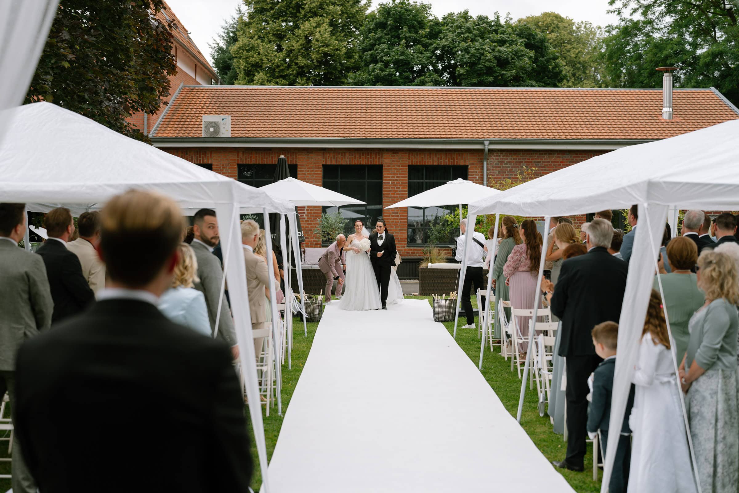 Emotionale freie Trauung bei einer Sommerhochzeit