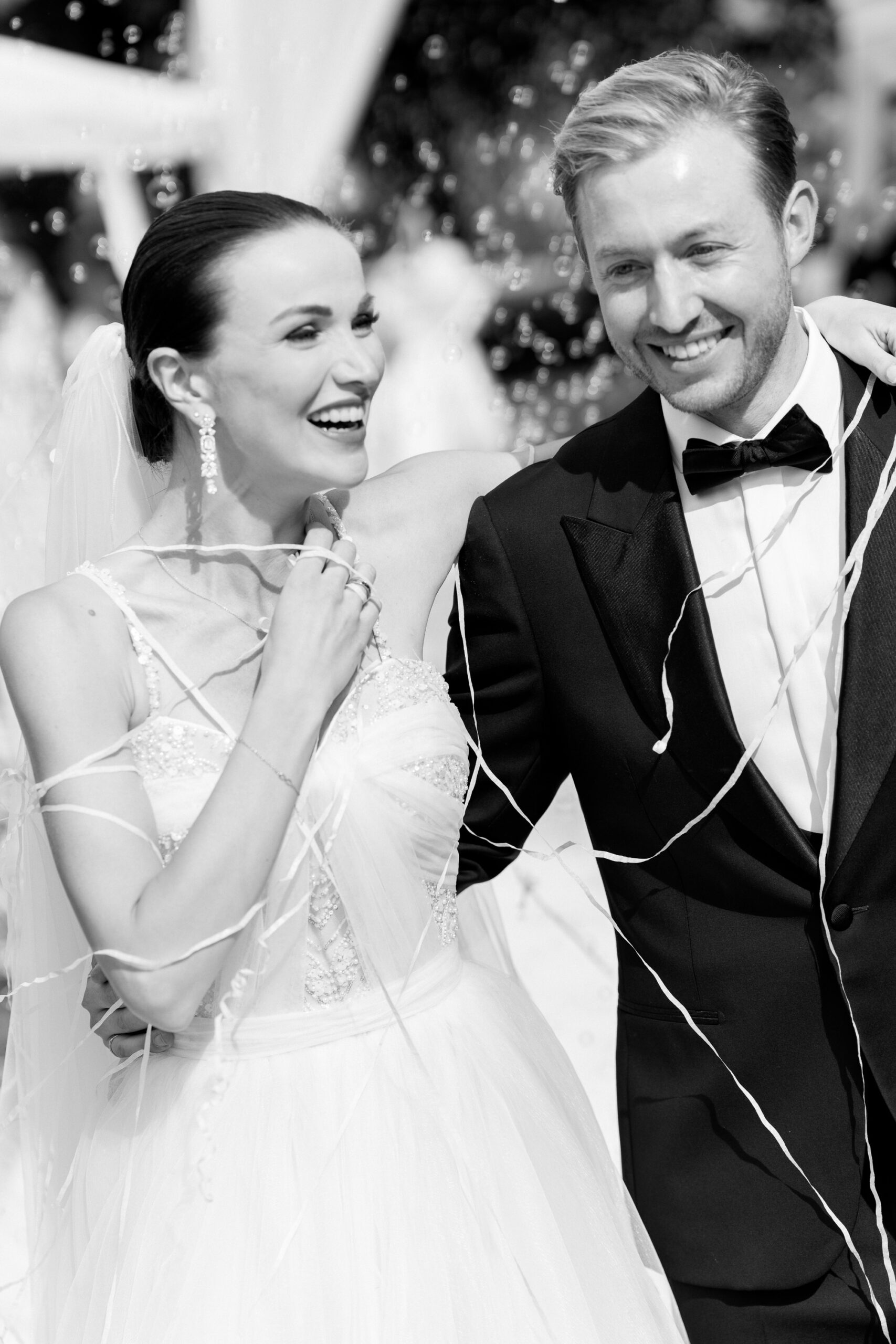 Emotionale Hochzeitszeremonie bei freier Trauung Auszug