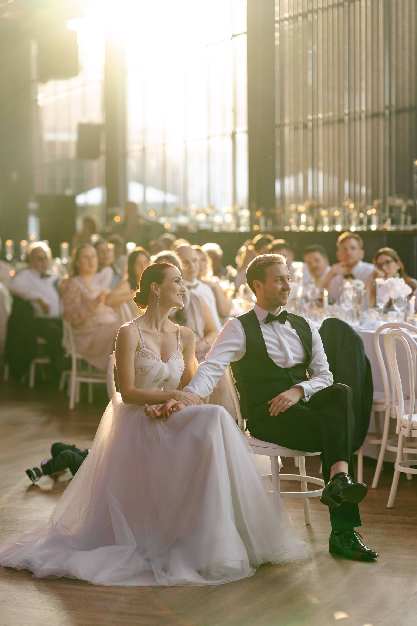 Emotionale Hochzeitsfeier mit Gästen