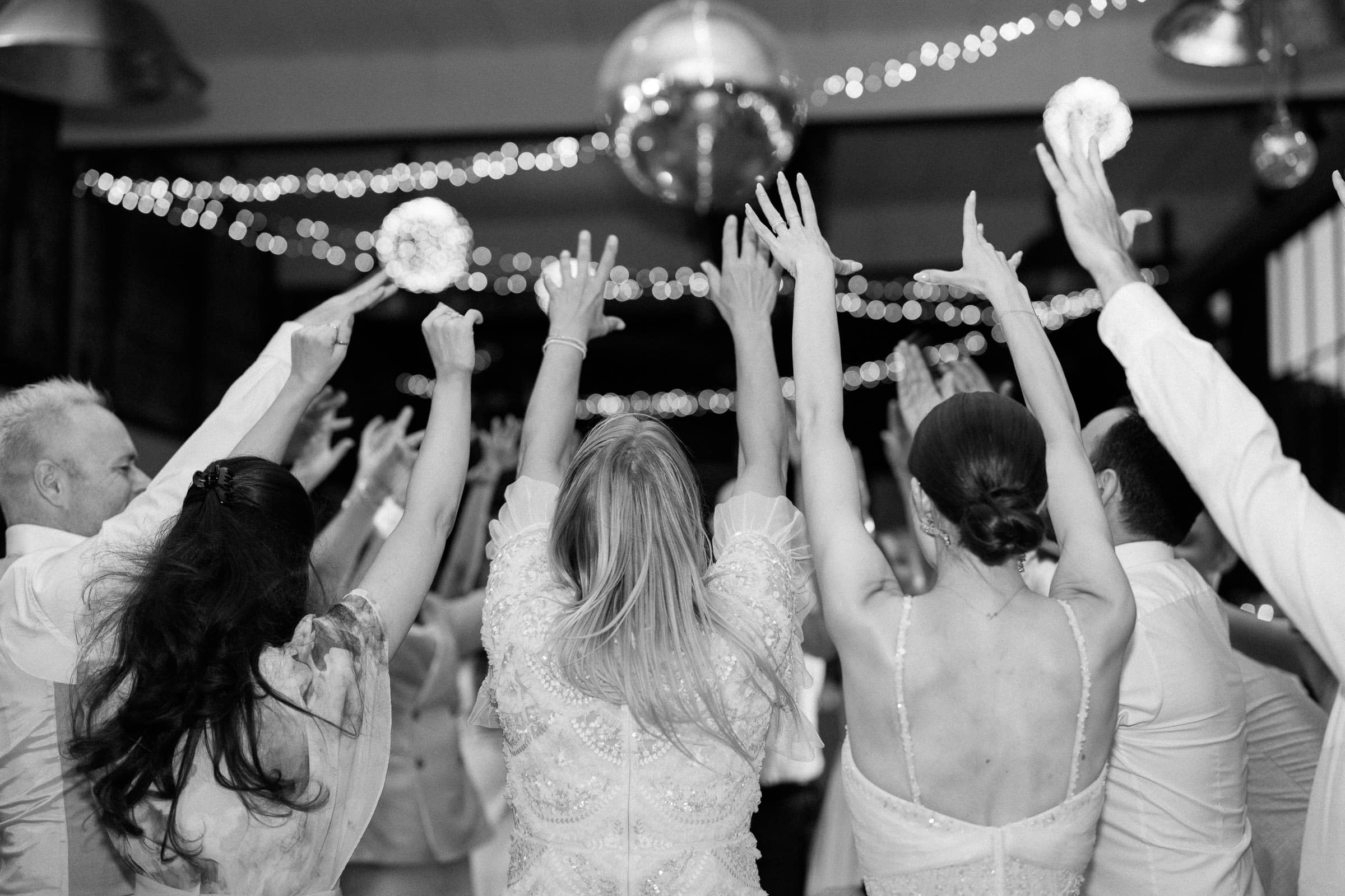 Ausgelassene Stimmung auf der Hochzeitsfeier