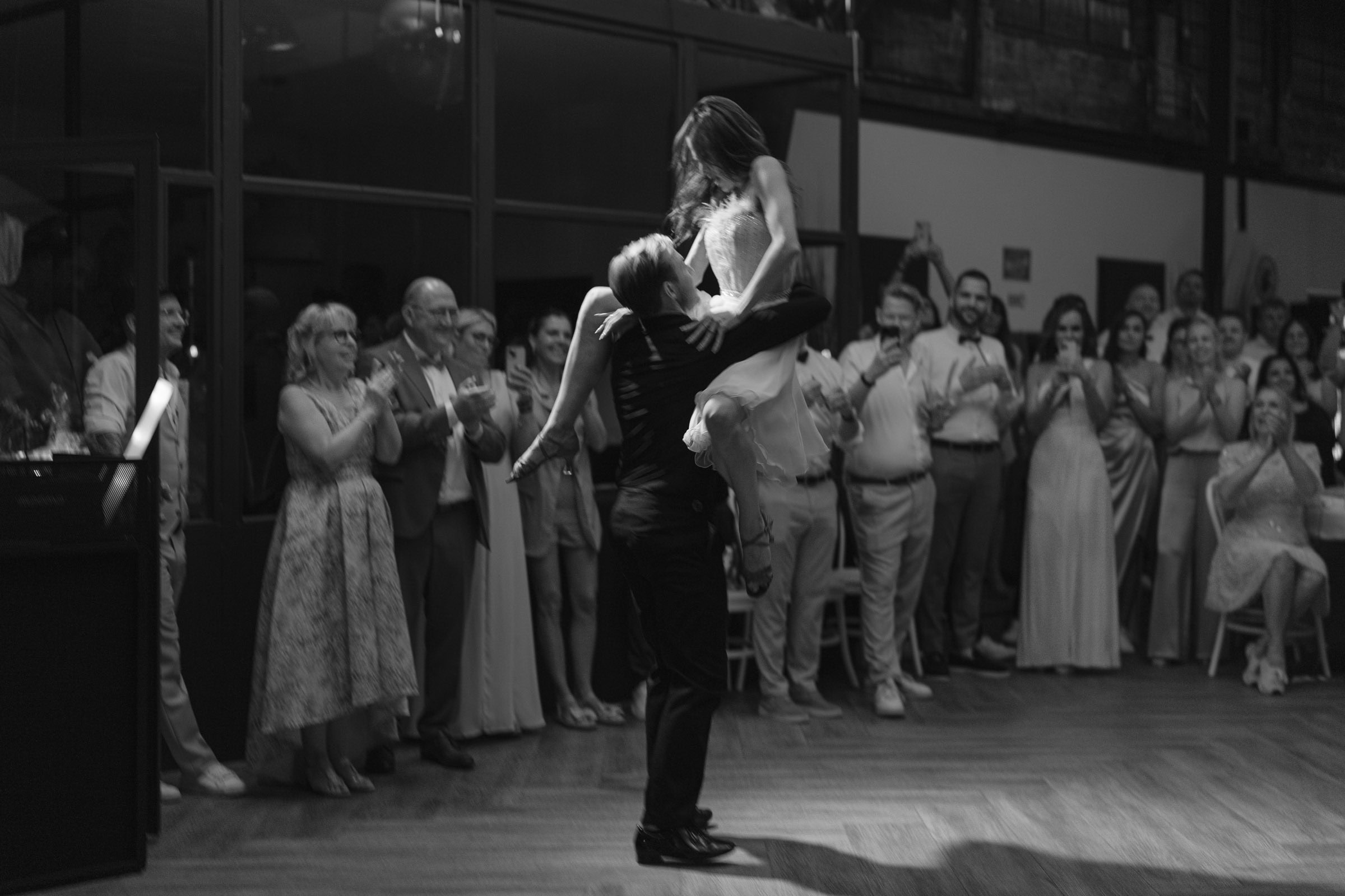 Erster Tanz des Brautpaares bei der Hochzeitsfeier