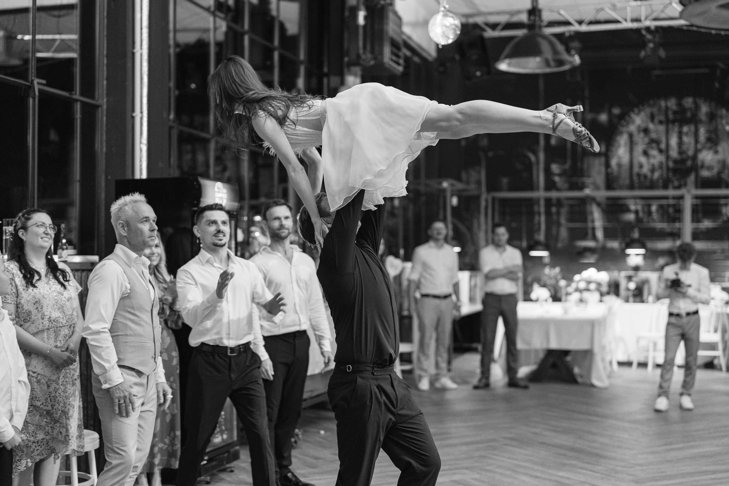 Emotionaler Brautpaartanz am Abend