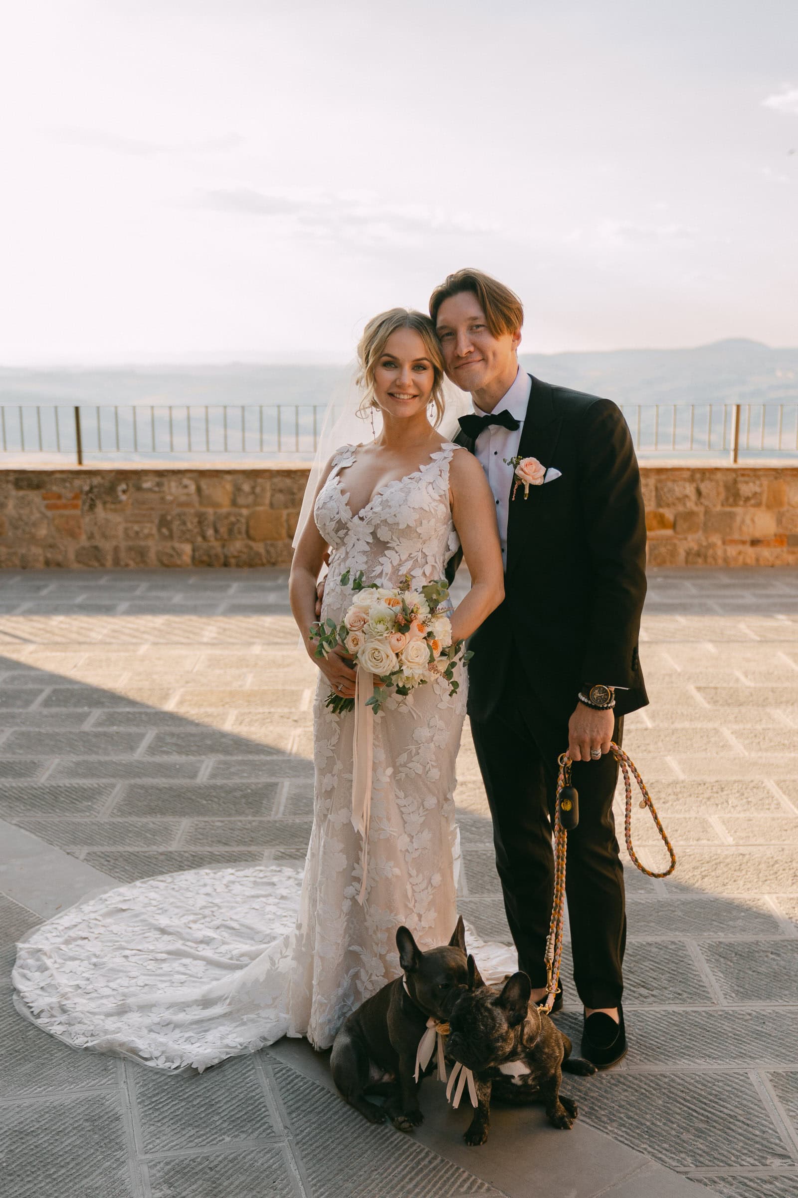 Hochzeitsporträts des Brautpaares in der Toskana