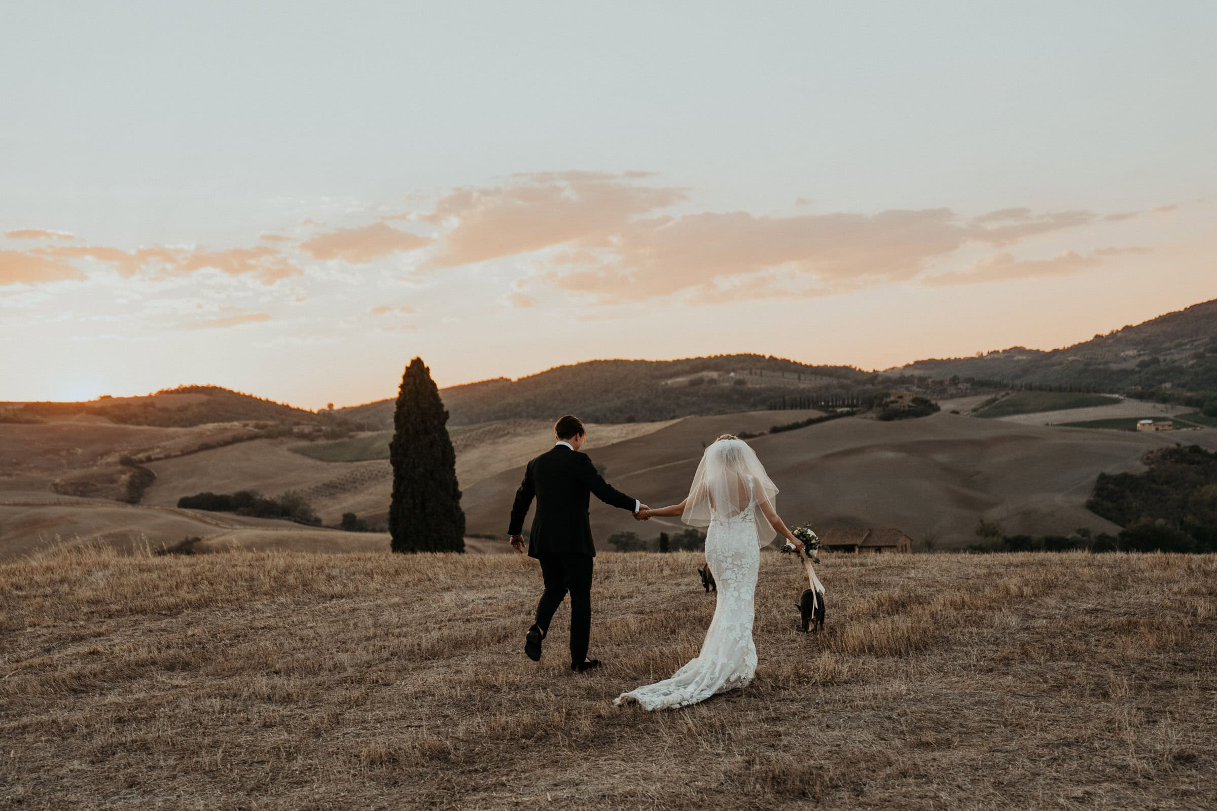 Editorial Paarfotografie in mediterraner Landschaft