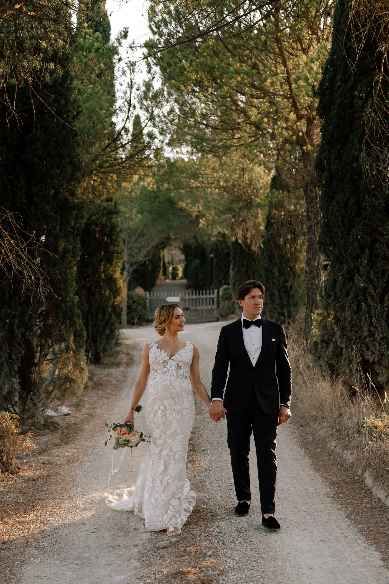 Paarshooting in warmem Abendlicht in Montepulciano